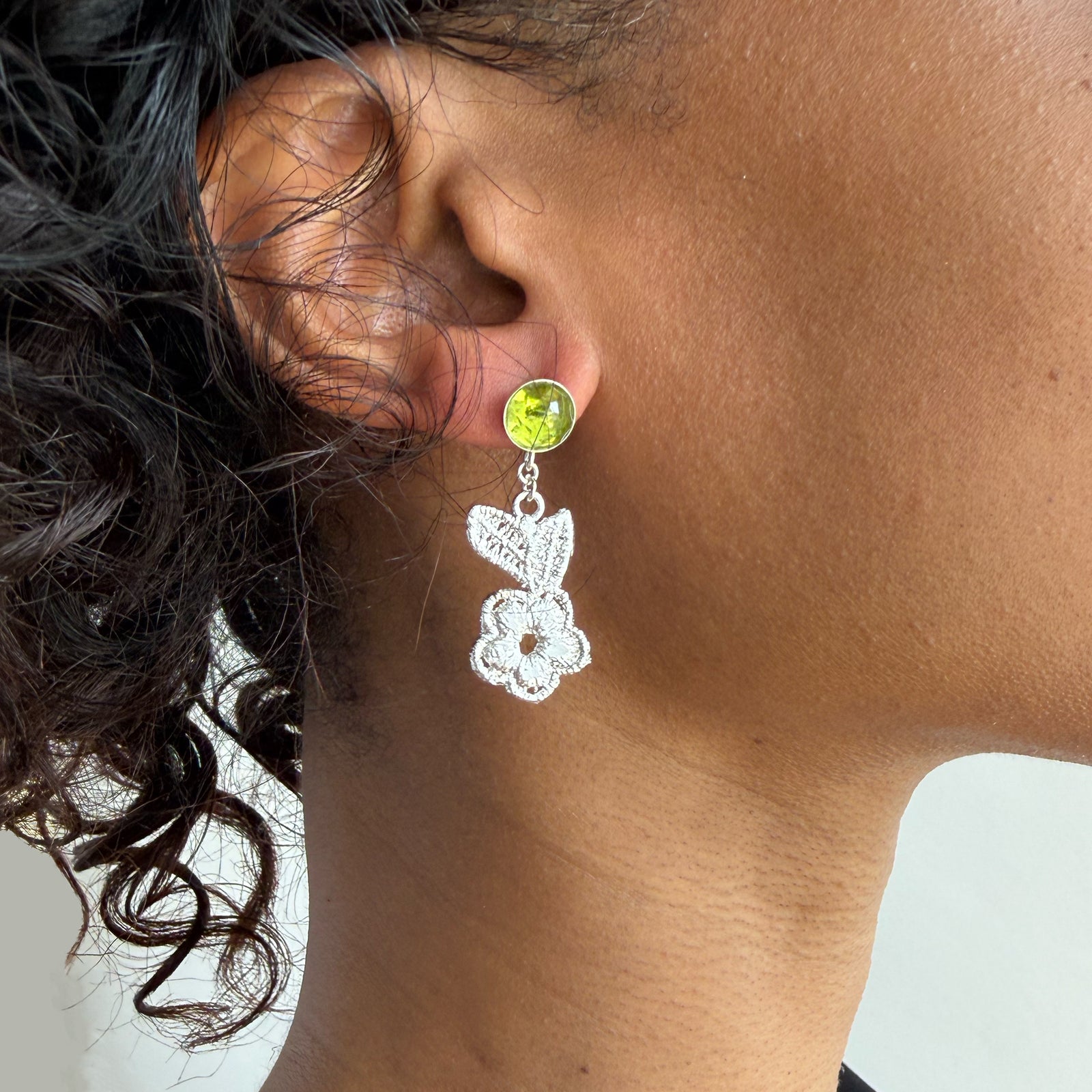 Peridot earrings with lace flowers in sterling silver.