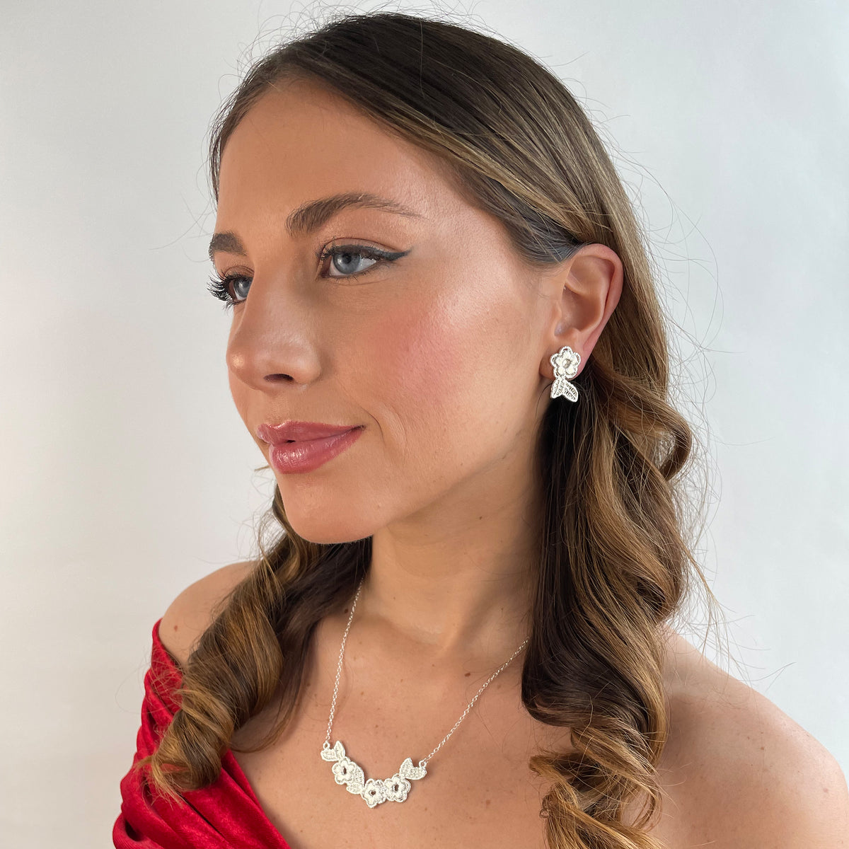 Ella lace earrings and Ellinor lace necklace in sterling silver on a model.