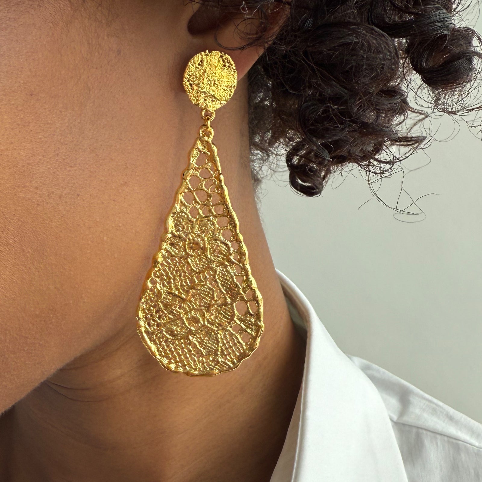 Lace tear drop earrings dipped in 24k gold, feather light. 
