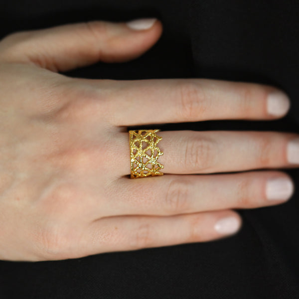 Cara lace ring in 24k gold
