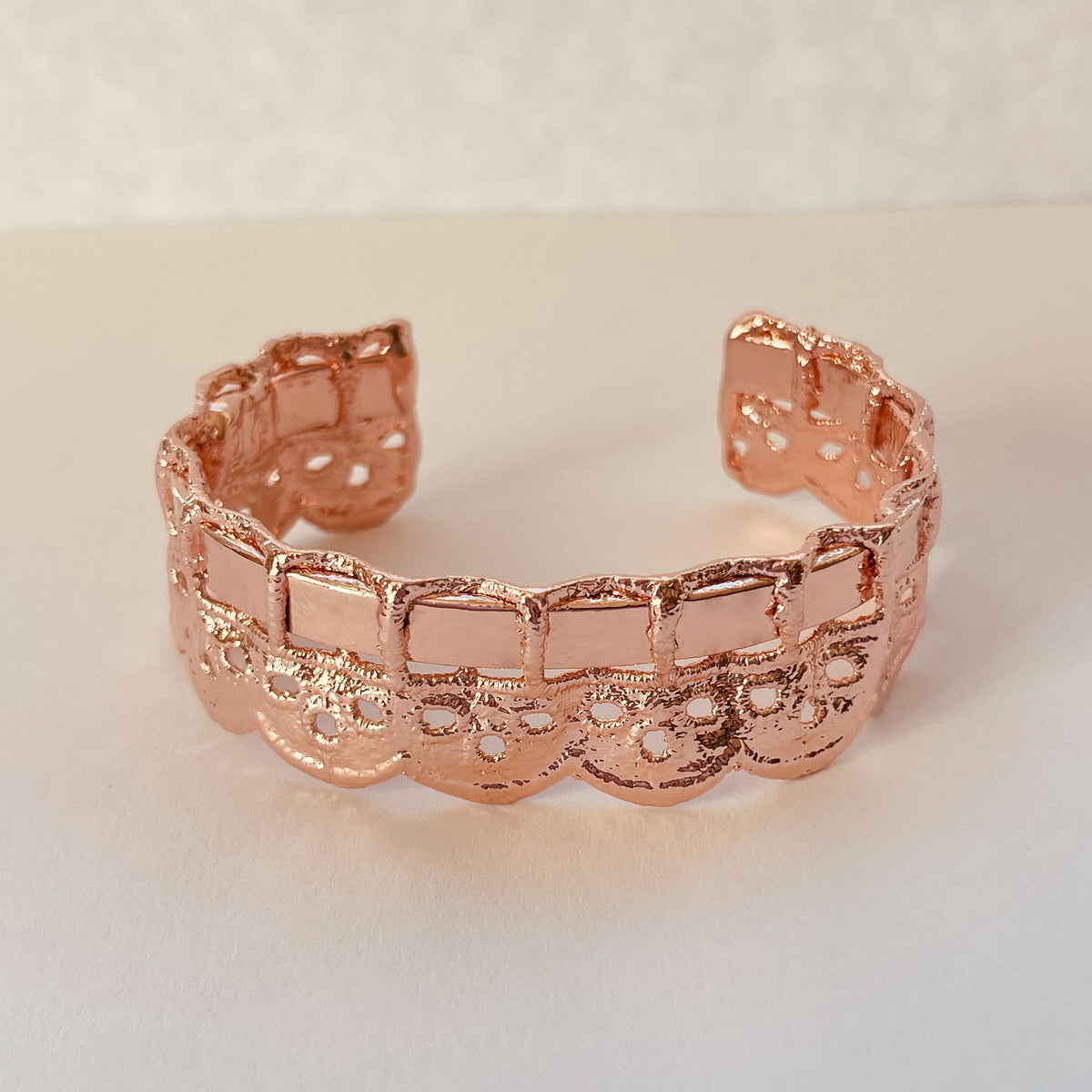 Selma lace bangle bracelet rose gold