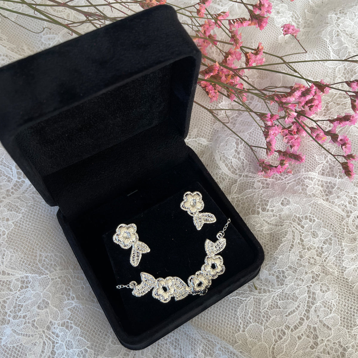 Gift set Ella lace earrings and Ellinor lace necklace in sterling silver