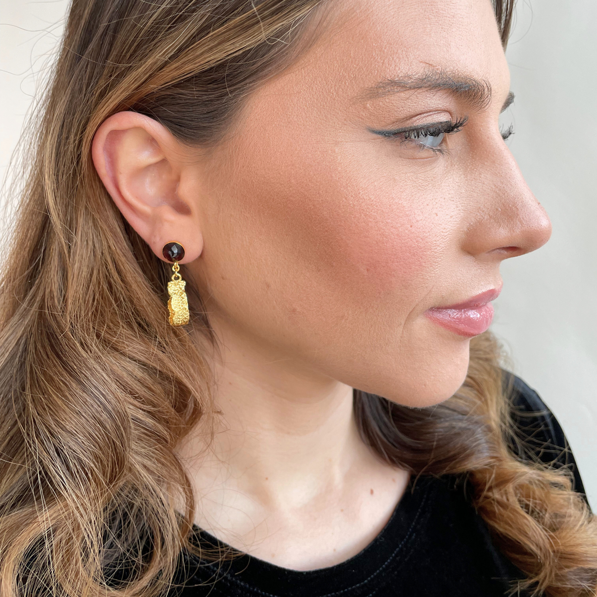Ines lace earrings in 24k gold with faceted Garnets.