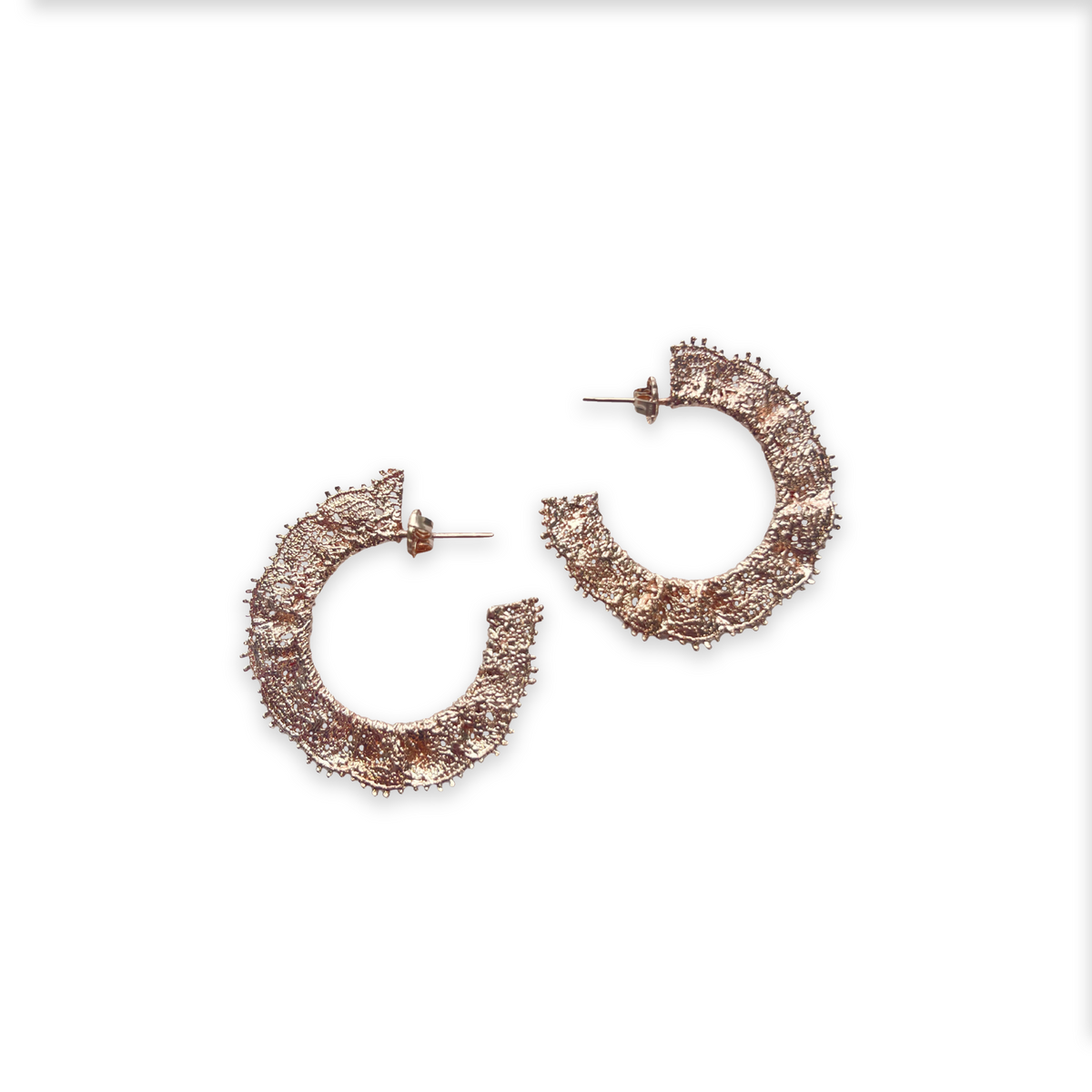 Jeanne lace hoop earrings small in rose gold.