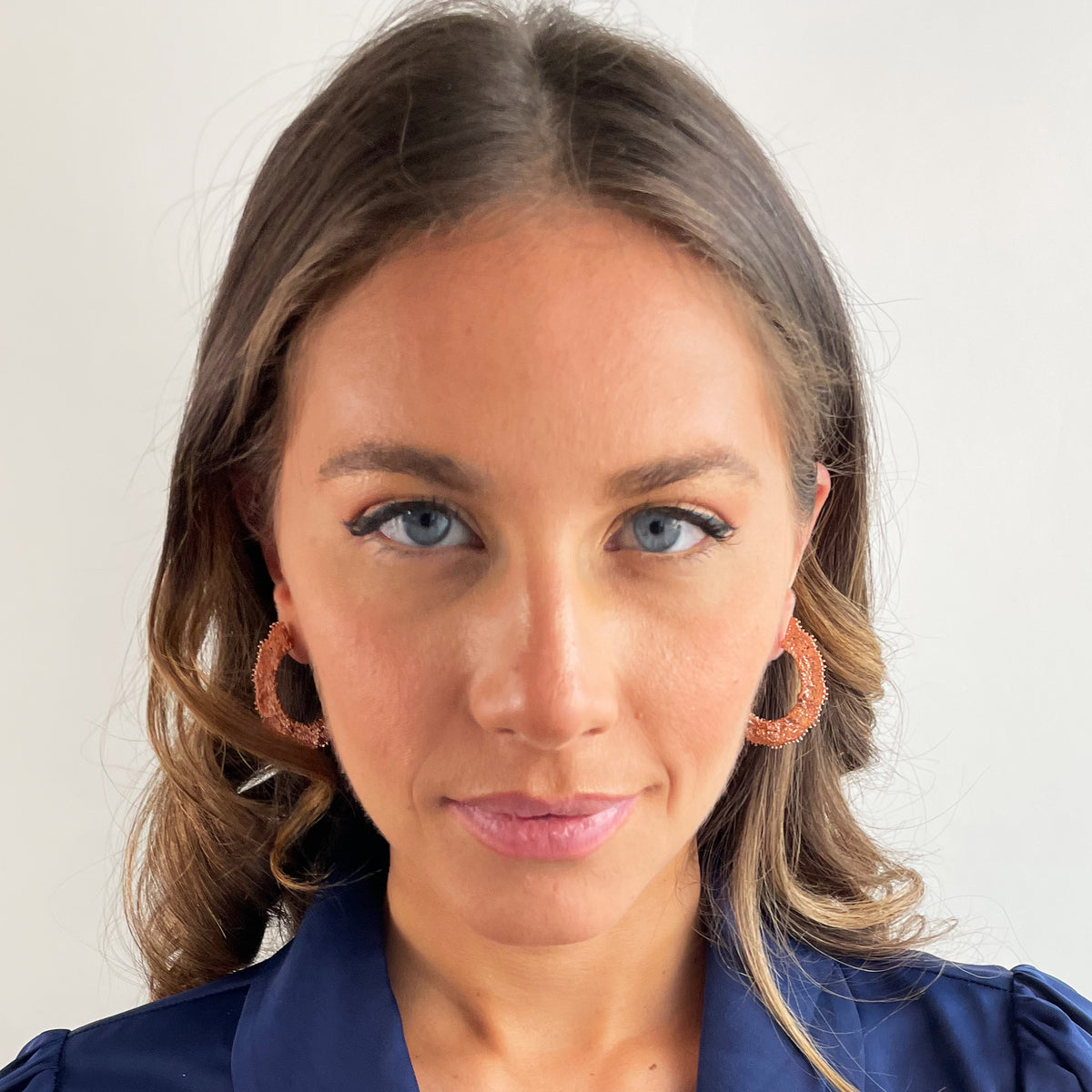 Jeanne lace hoop earrings small in rose gold on a model.