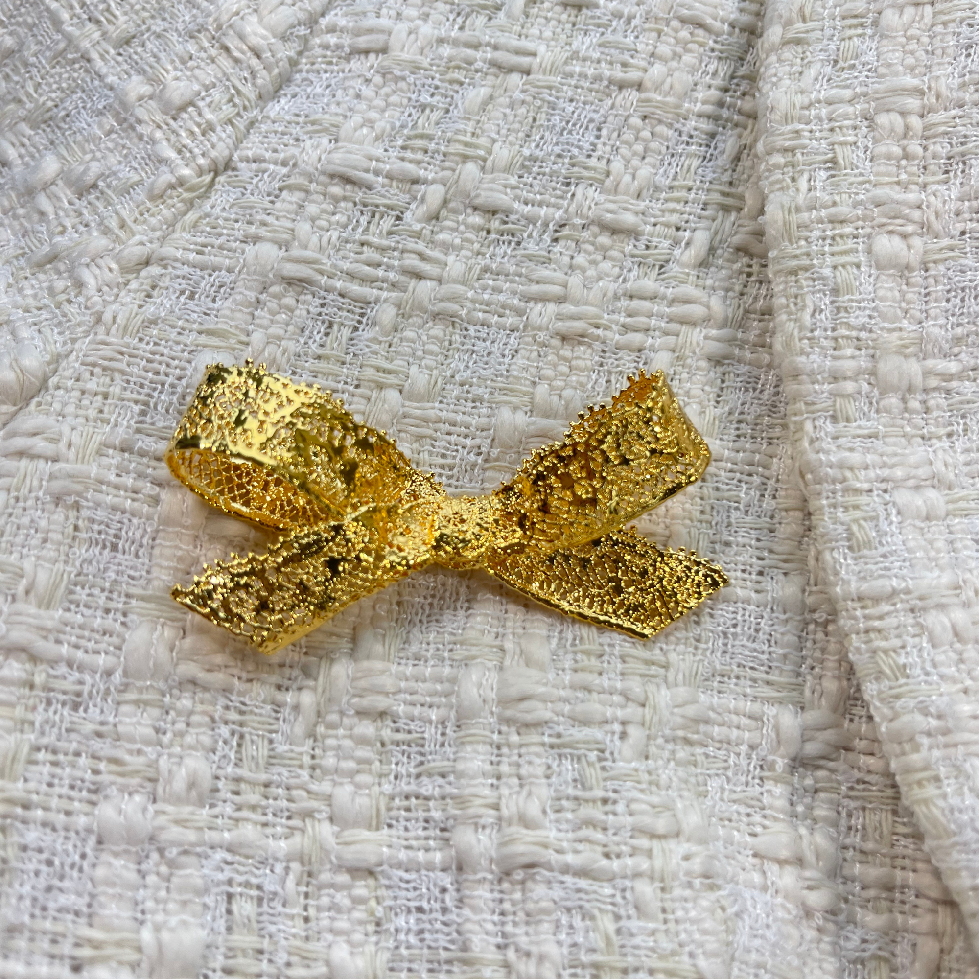 Bow Lace Brooch in 24k gold