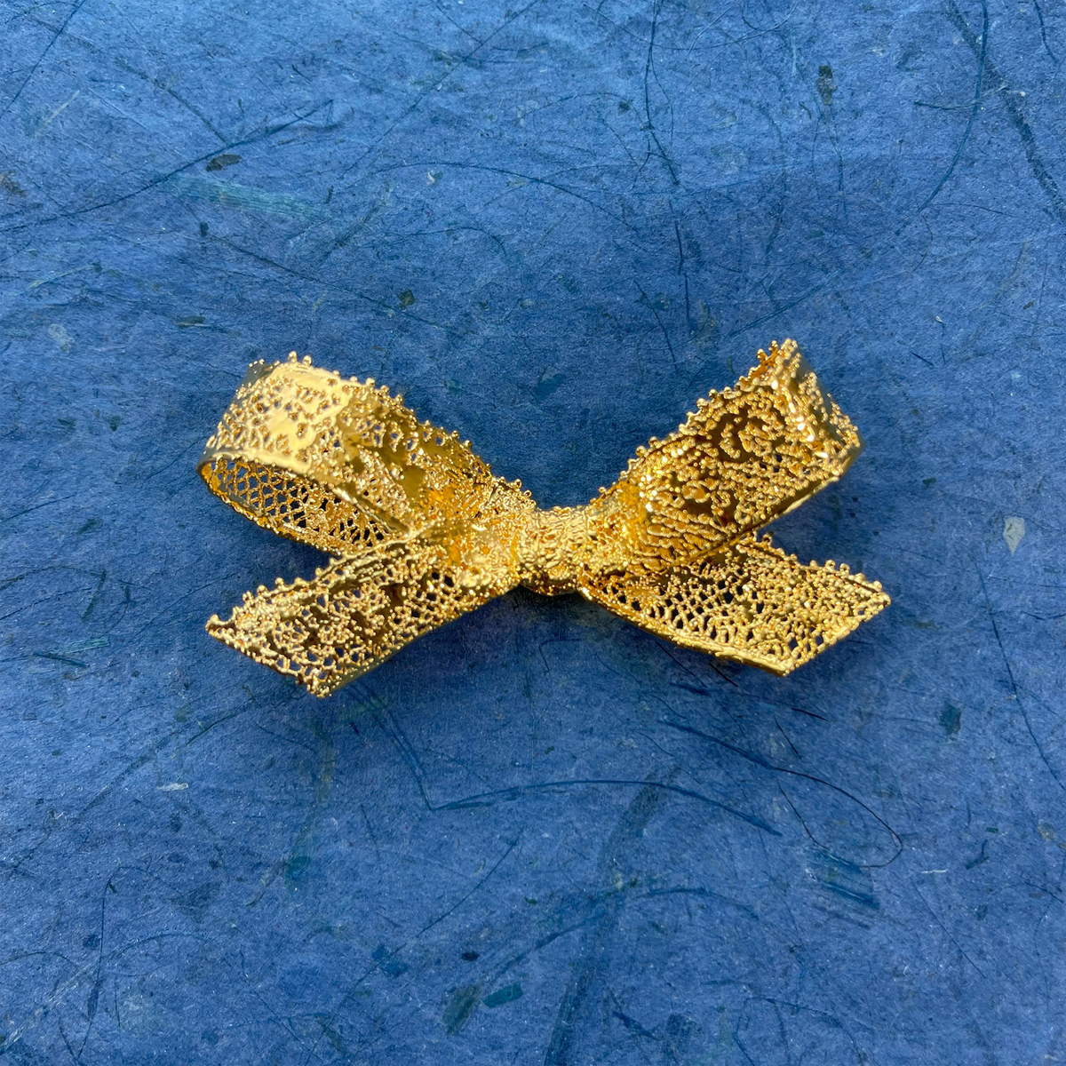Bow Lace Brooch in 24k gold.