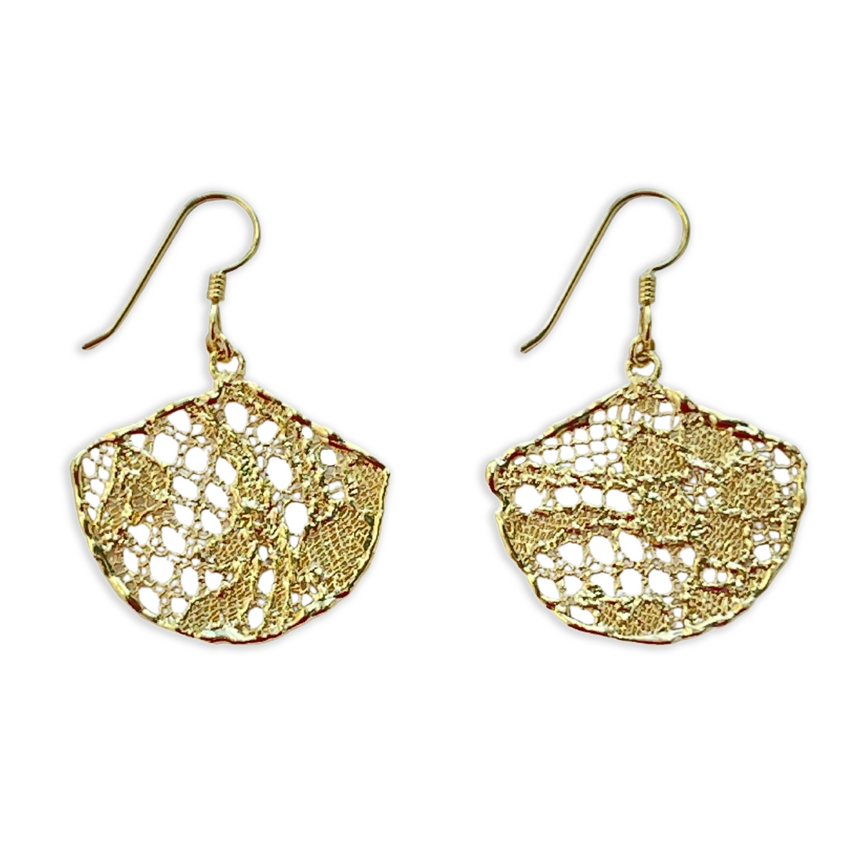 Fan shaped lace earrings in 24k gold.