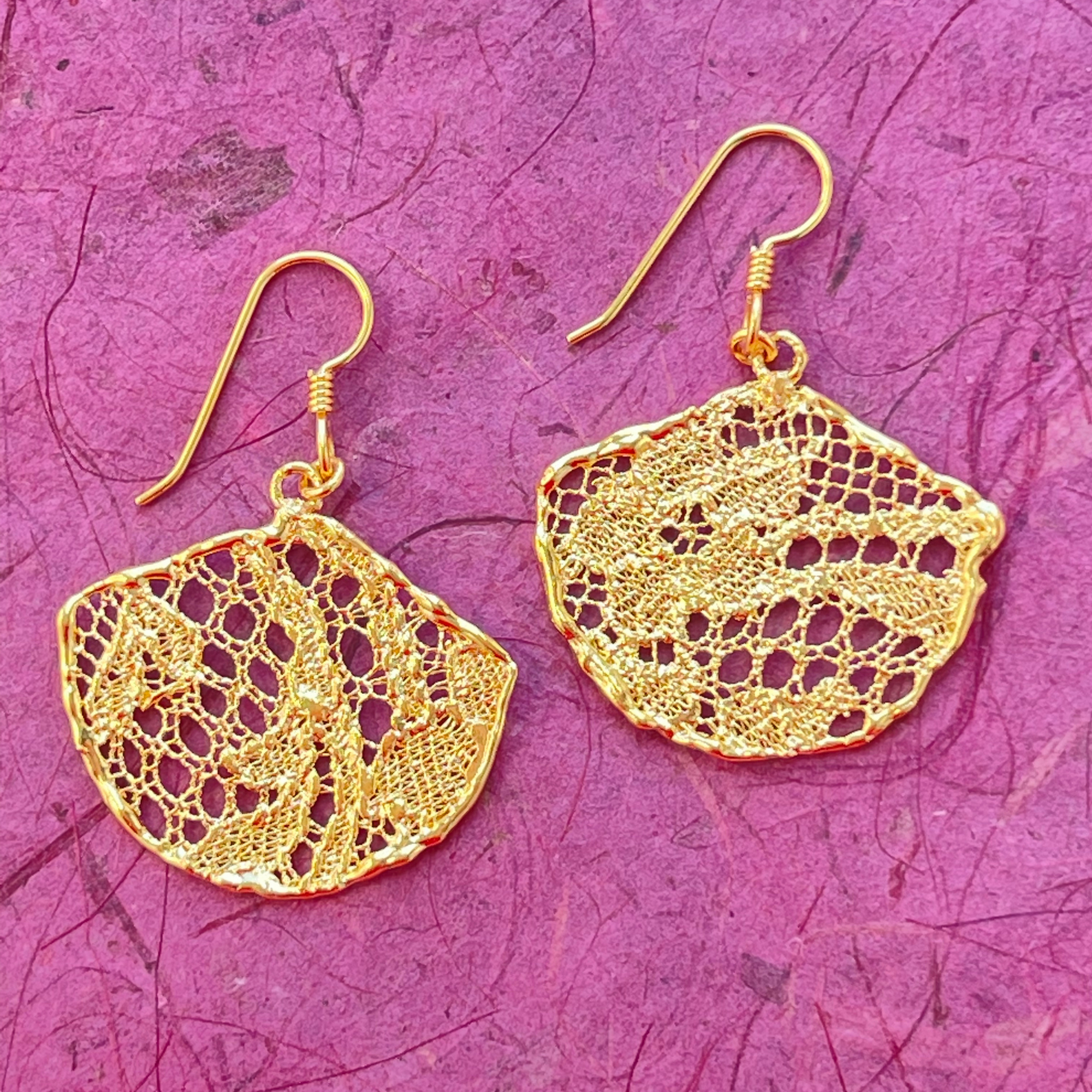 Fan shaped lace earrings in 24k gold.