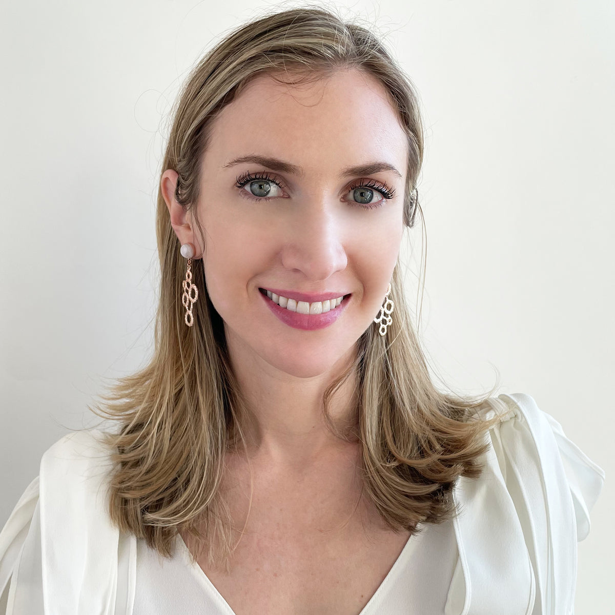 Circle lace earrings in rose gold with moonstones on a model.