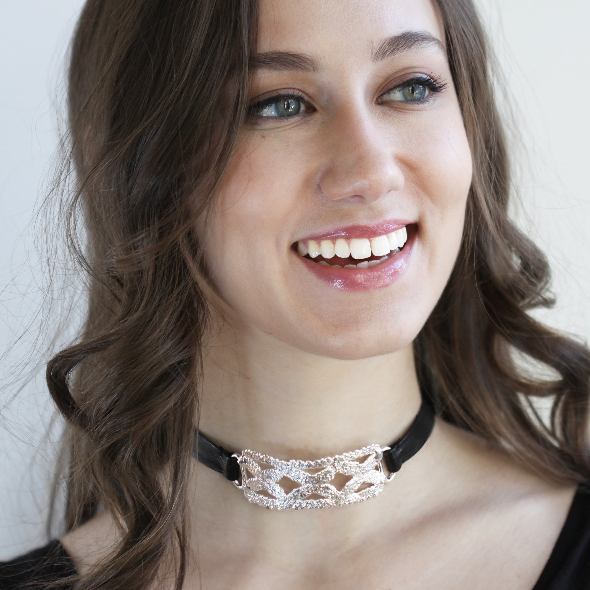 Choker with leather and silver lace, chain and back pendant 