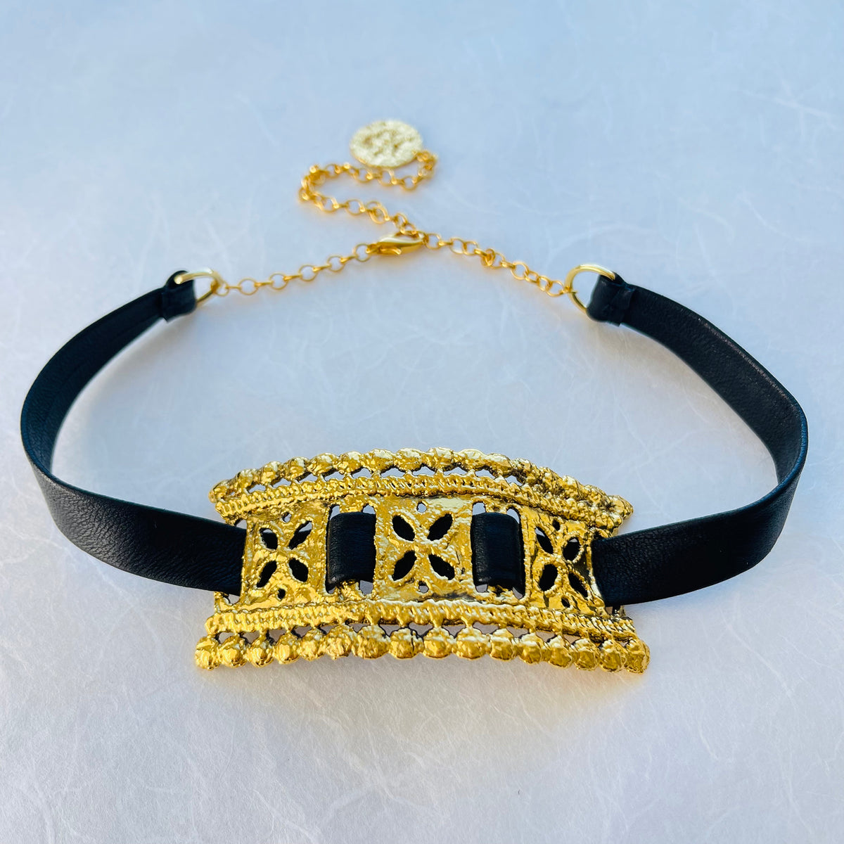 Choker necklace lace and leather 24k