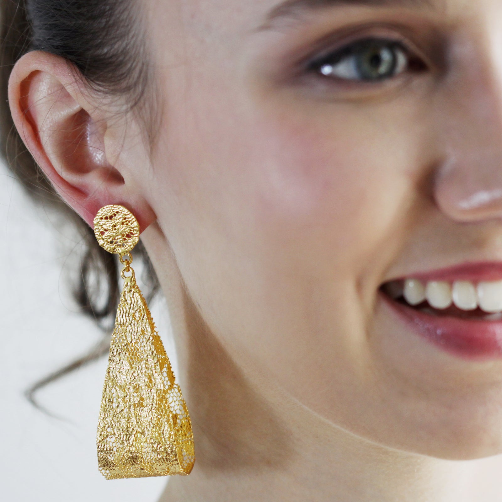 Camie lace loop earrings in 24k gold.
