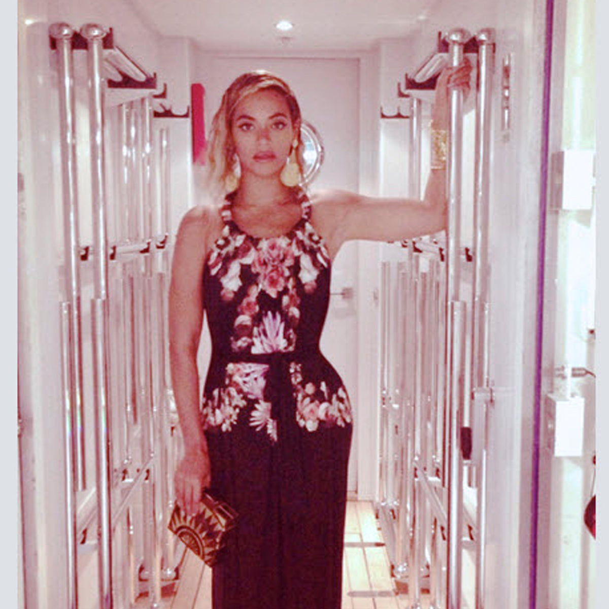 The Dorothy lace cuff in 24k gold on Beyoncé.