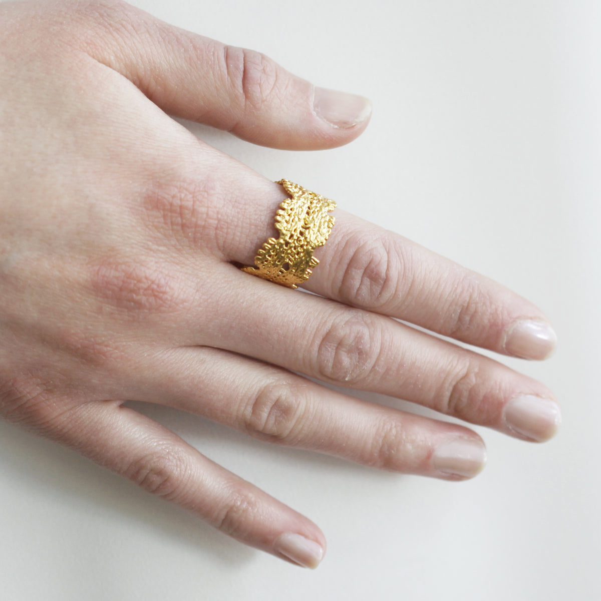 Chantal in 24k gold, size 5