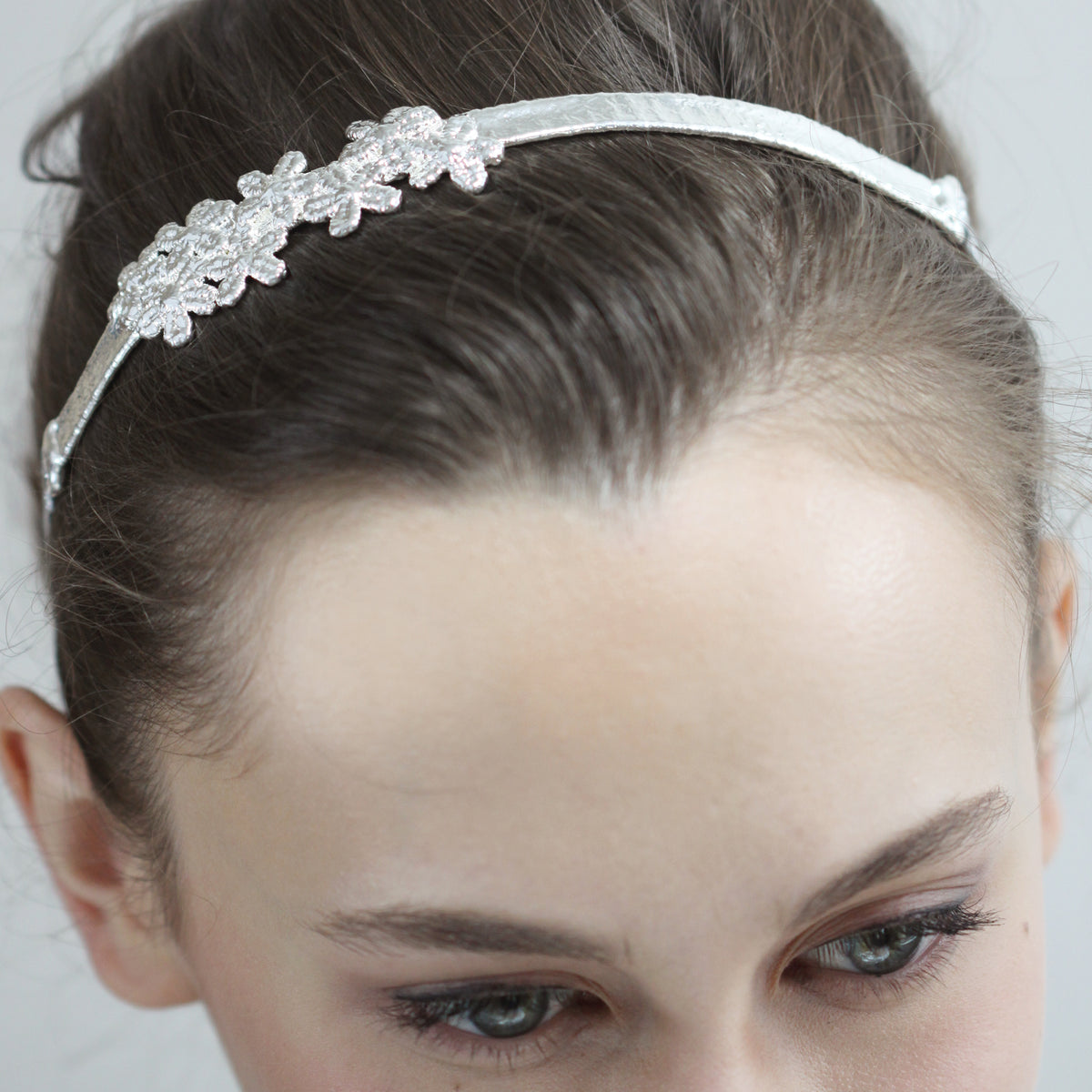 Flower lace hair band in sterling silver on model.