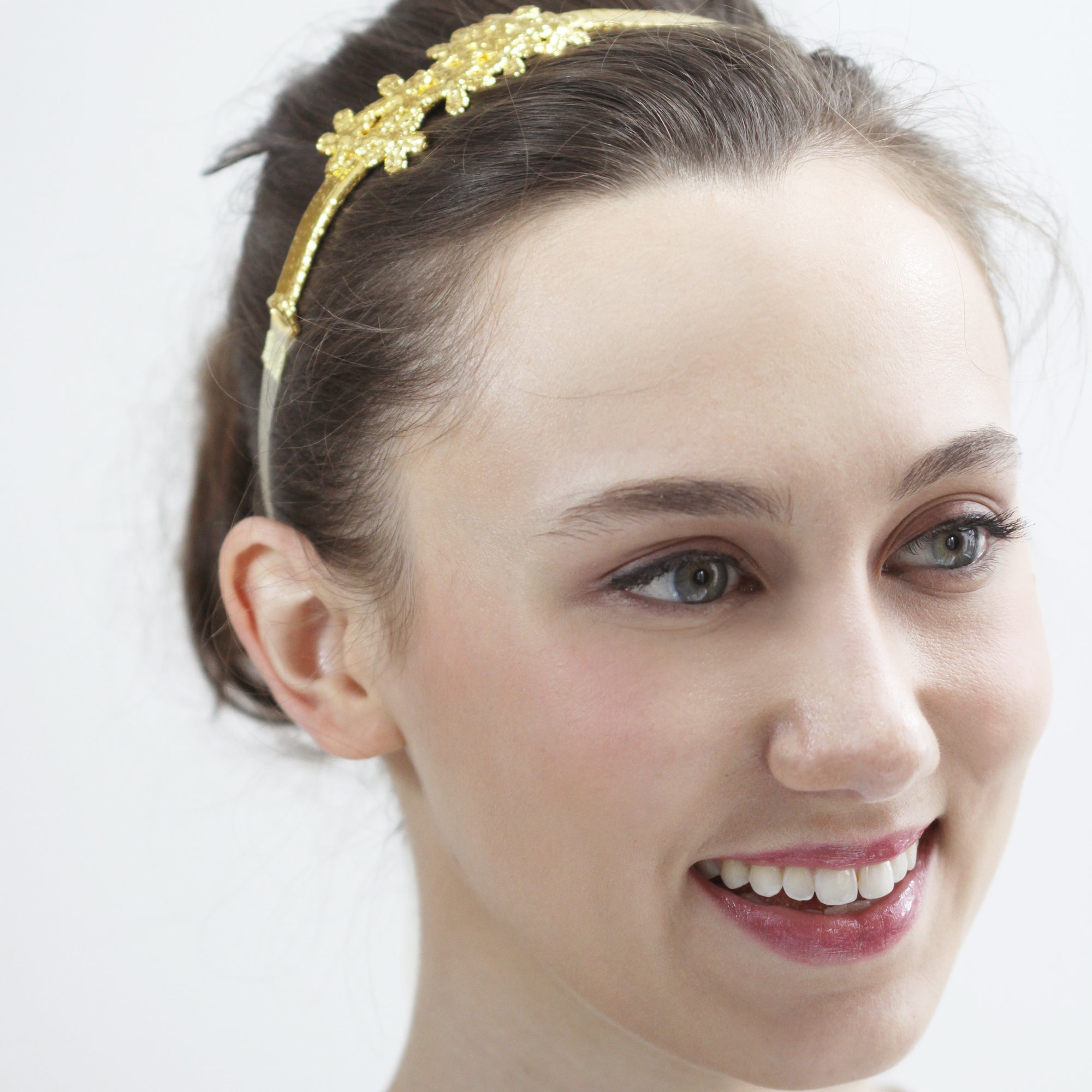Flower lace hairband in sterling silver with silk ribbons.