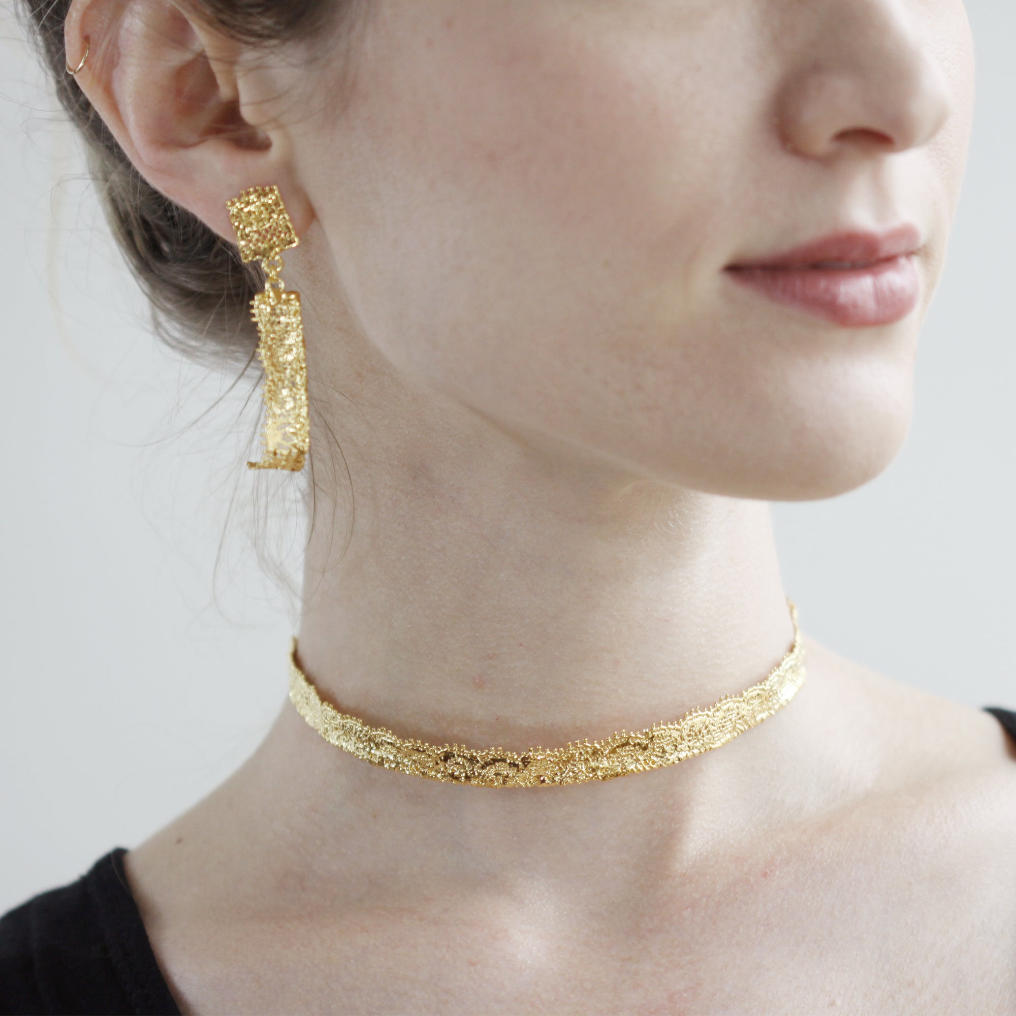 Leontine lace choker necklace in 24k gold.