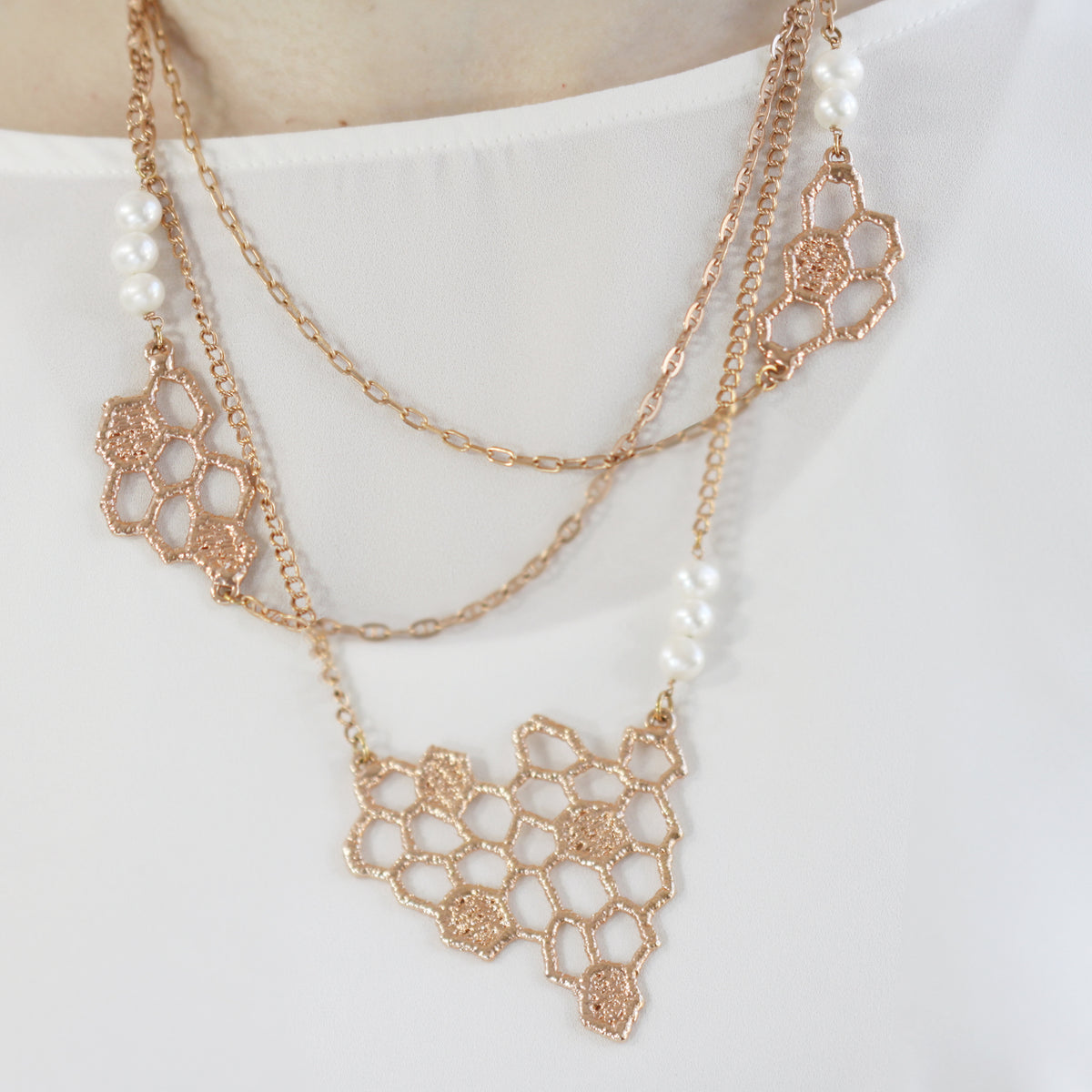 Honeycomb lace pendant necklace in rose cold with white fresh water pearls.